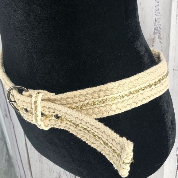 Ivory weave Belt w/ gold metallic strip - Picture 3 of 4